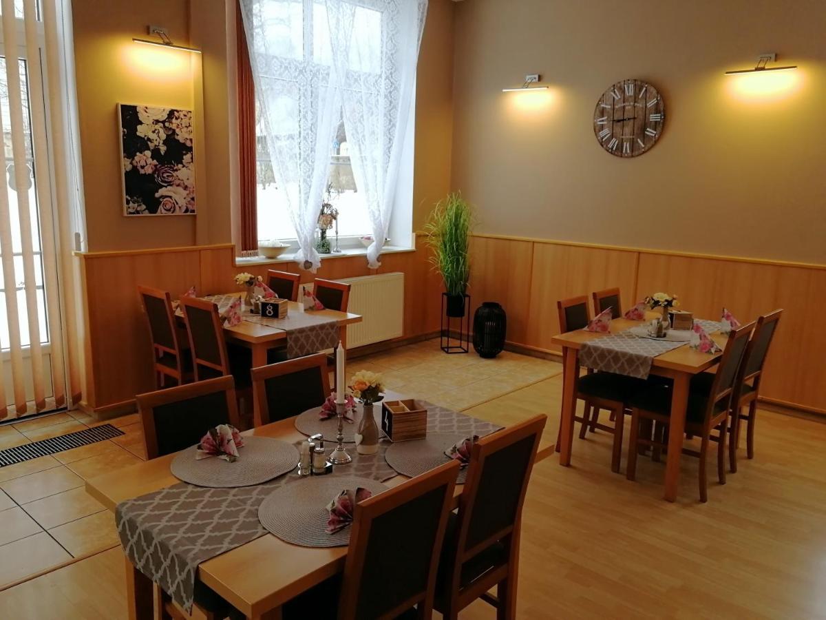 Vzdelavaci Stredisko A Hotel Varnsdorf Kültér fotó