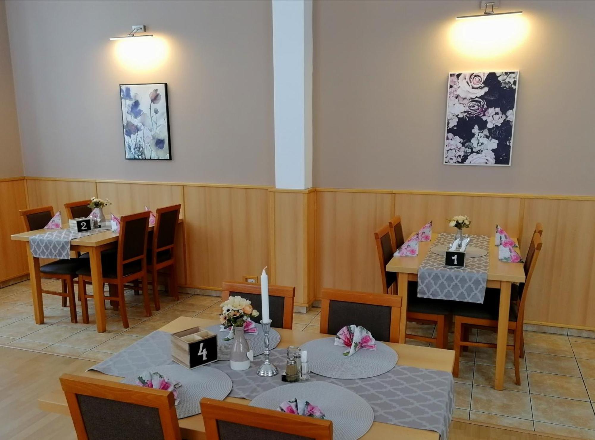 Vzdelavaci Stredisko A Hotel Varnsdorf Kültér fotó